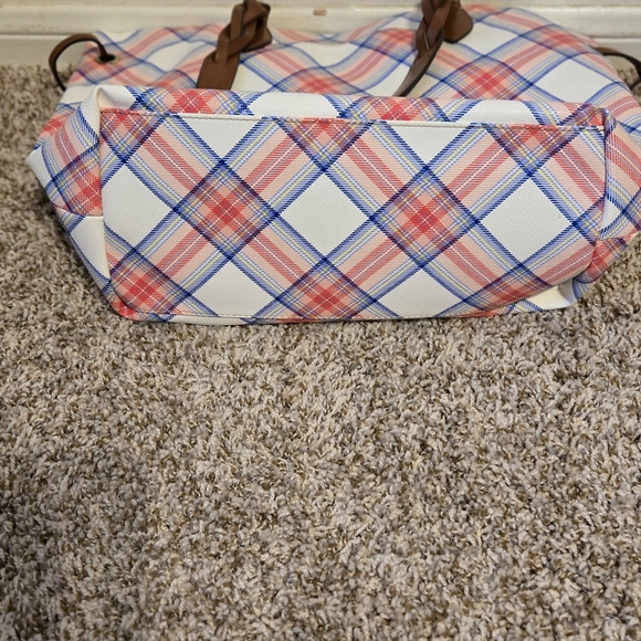 Chic Plaid Tote with Brown Accents - Picture 6 of 7